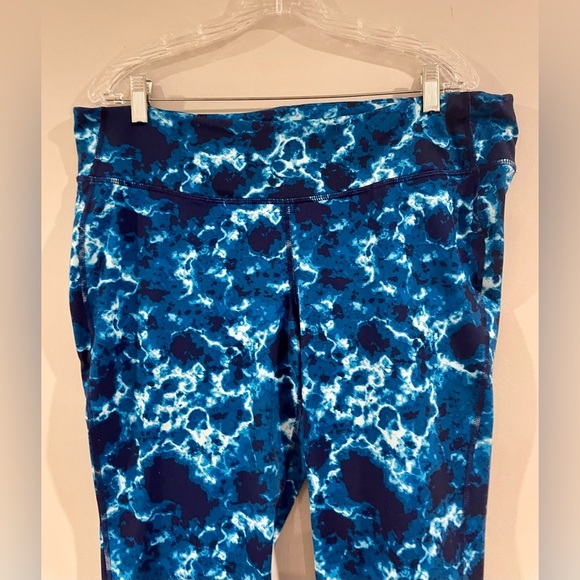 Old Navy Mid-Rise Compression Activewear Leggings Blue/White Water Design XXL - Picture 4 of 6